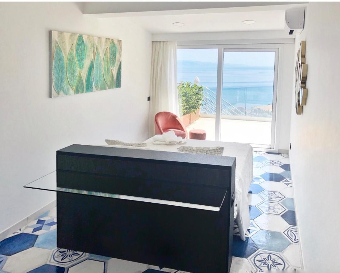 Suite Apartments Branco - Infinity Pool & Sea View - 5 Minuti Dal Centro Taormina Dış mekan fotoğraf